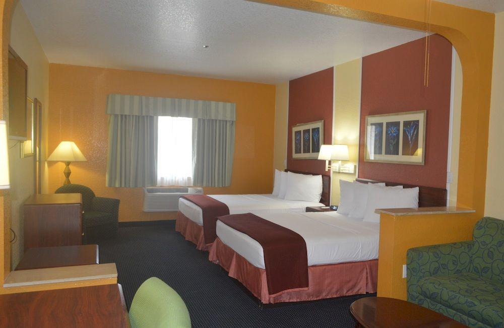 Howard Johnson By Wyndham San Antonio Hotel & Suites Exterior photo