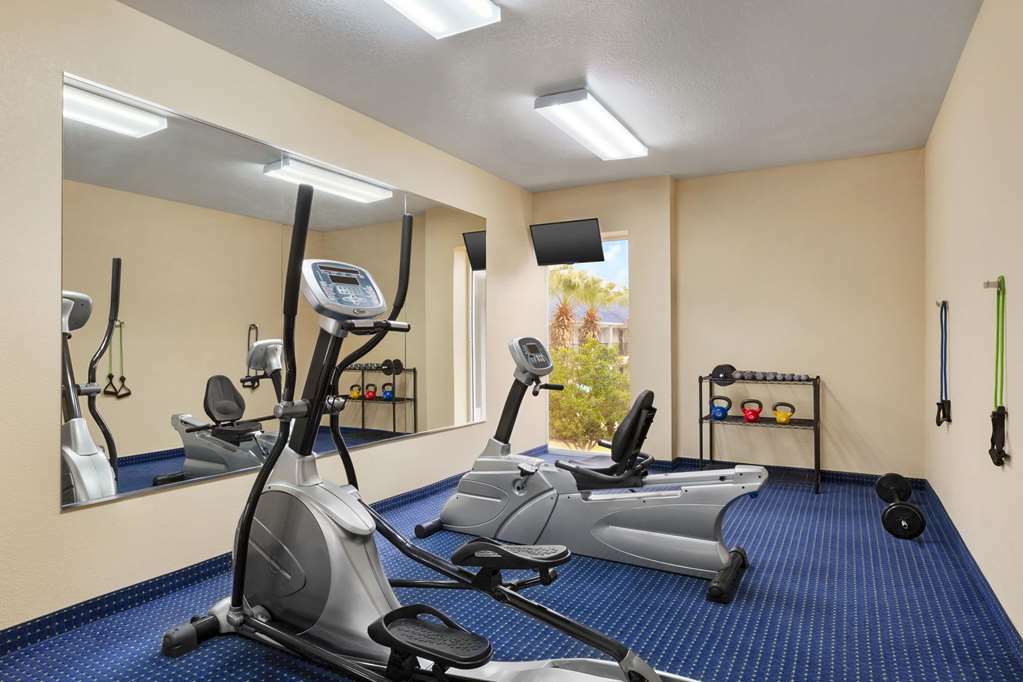 Howard Johnson By Wyndham San Antonio Hotel & Suites Facilities photo
