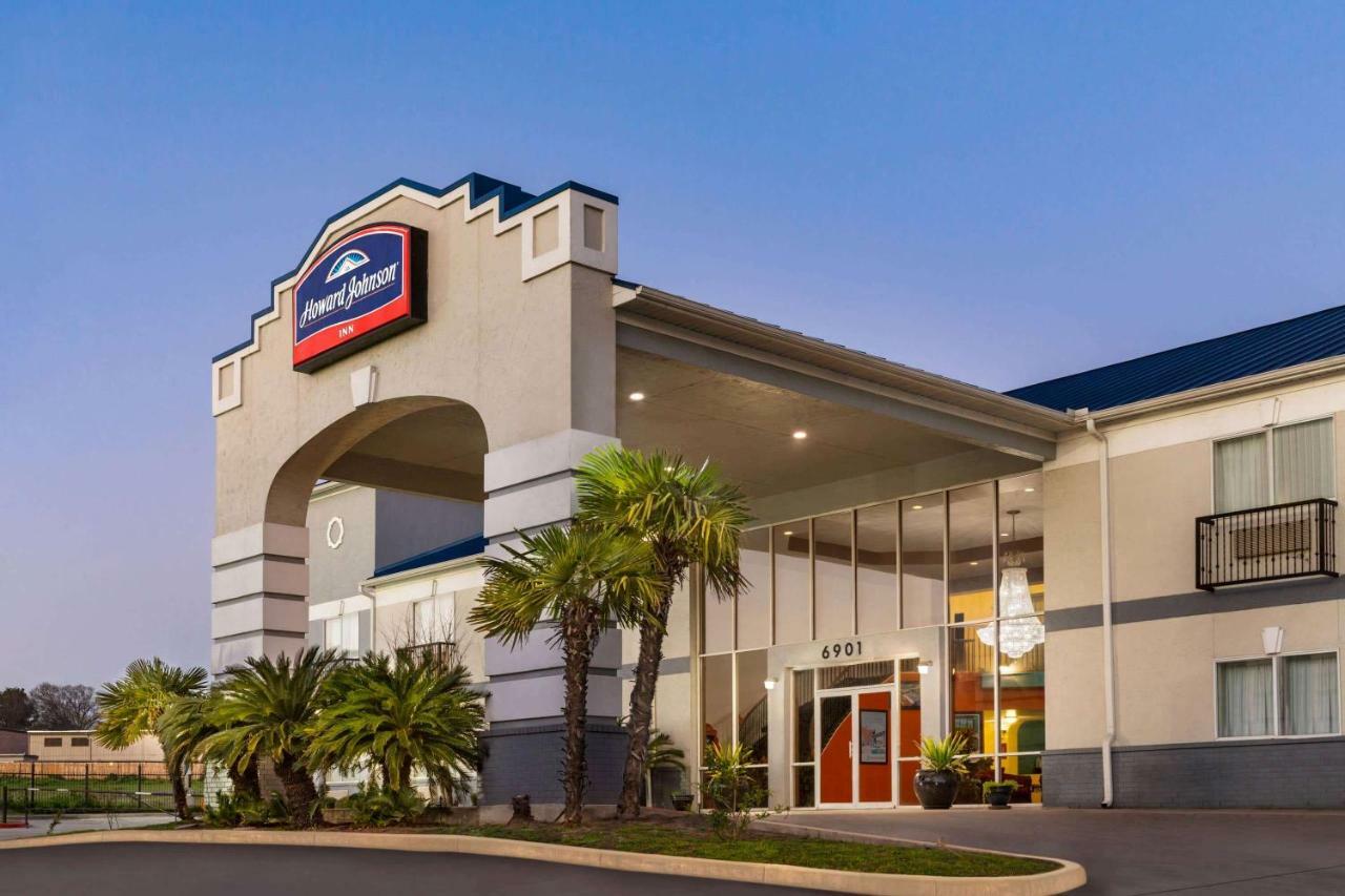 Howard Johnson By Wyndham San Antonio Hotel & Suites Exterior photo