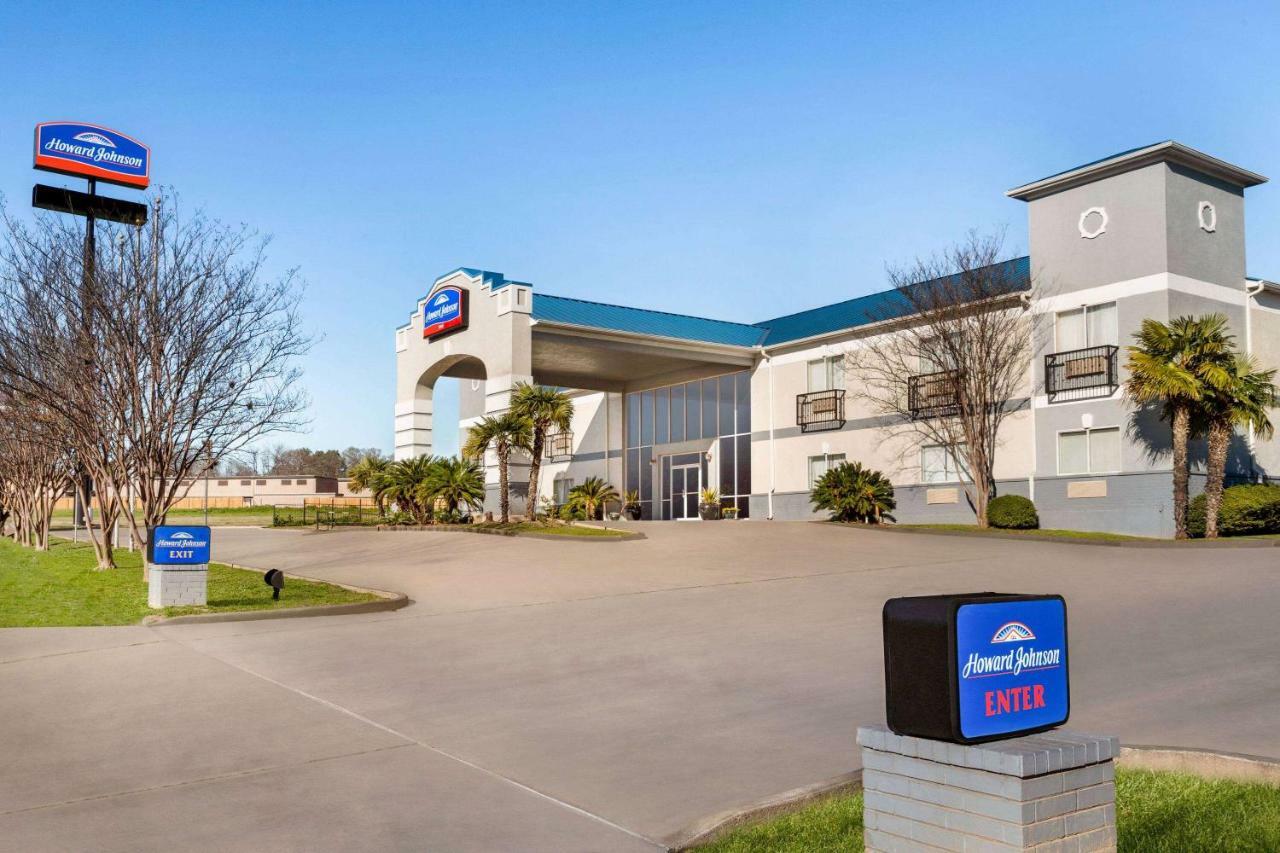 Howard Johnson By Wyndham San Antonio Hotel & Suites Exterior photo