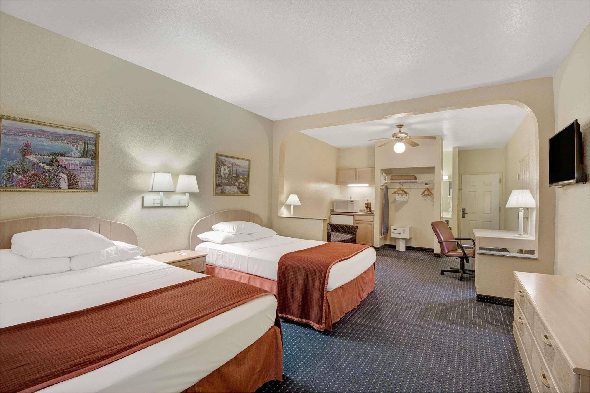 Howard Johnson By Wyndham San Antonio Hotel & Suites Exterior photo