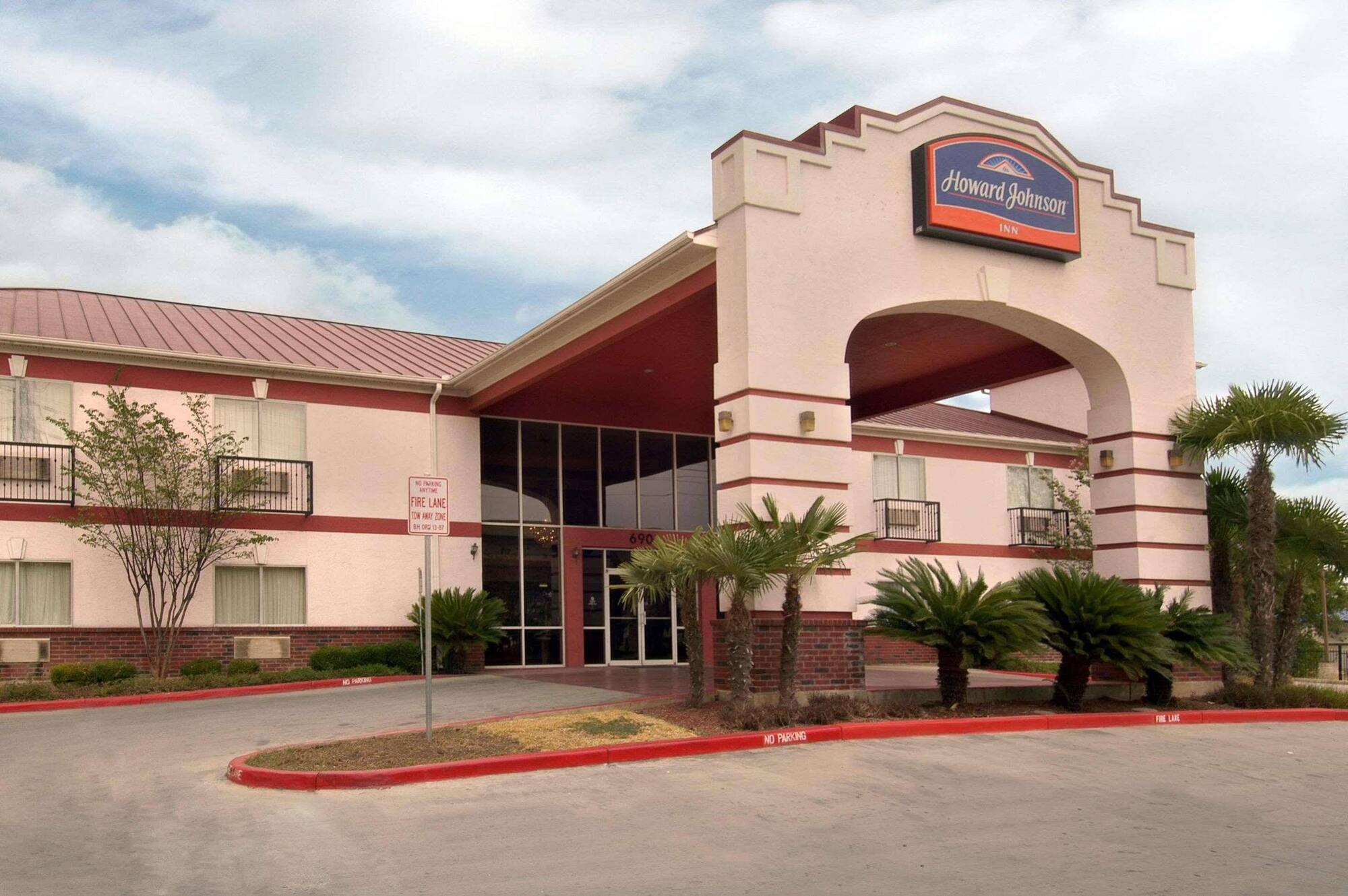 Howard Johnson By Wyndham San Antonio Hotel & Suites Exterior photo